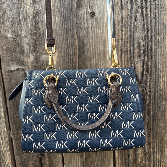 Michael Kors Marilyn Small Signature Logo Messenger Bag - Picture 2 of 7